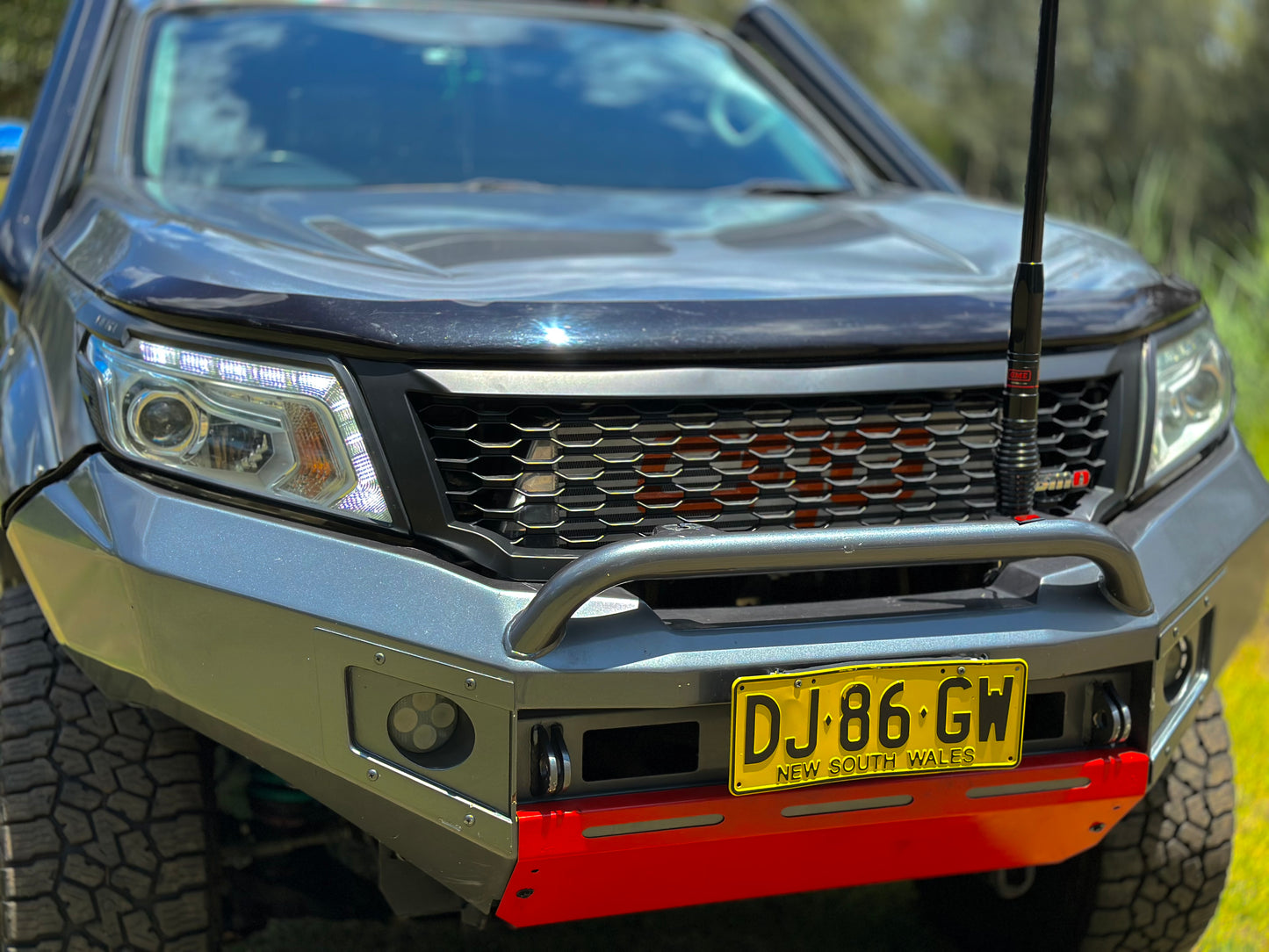 NISSAN NAVARA NP300 D23 MESH ROBUST GRILL - SUITS 2015-2020 - AFTERMARKET