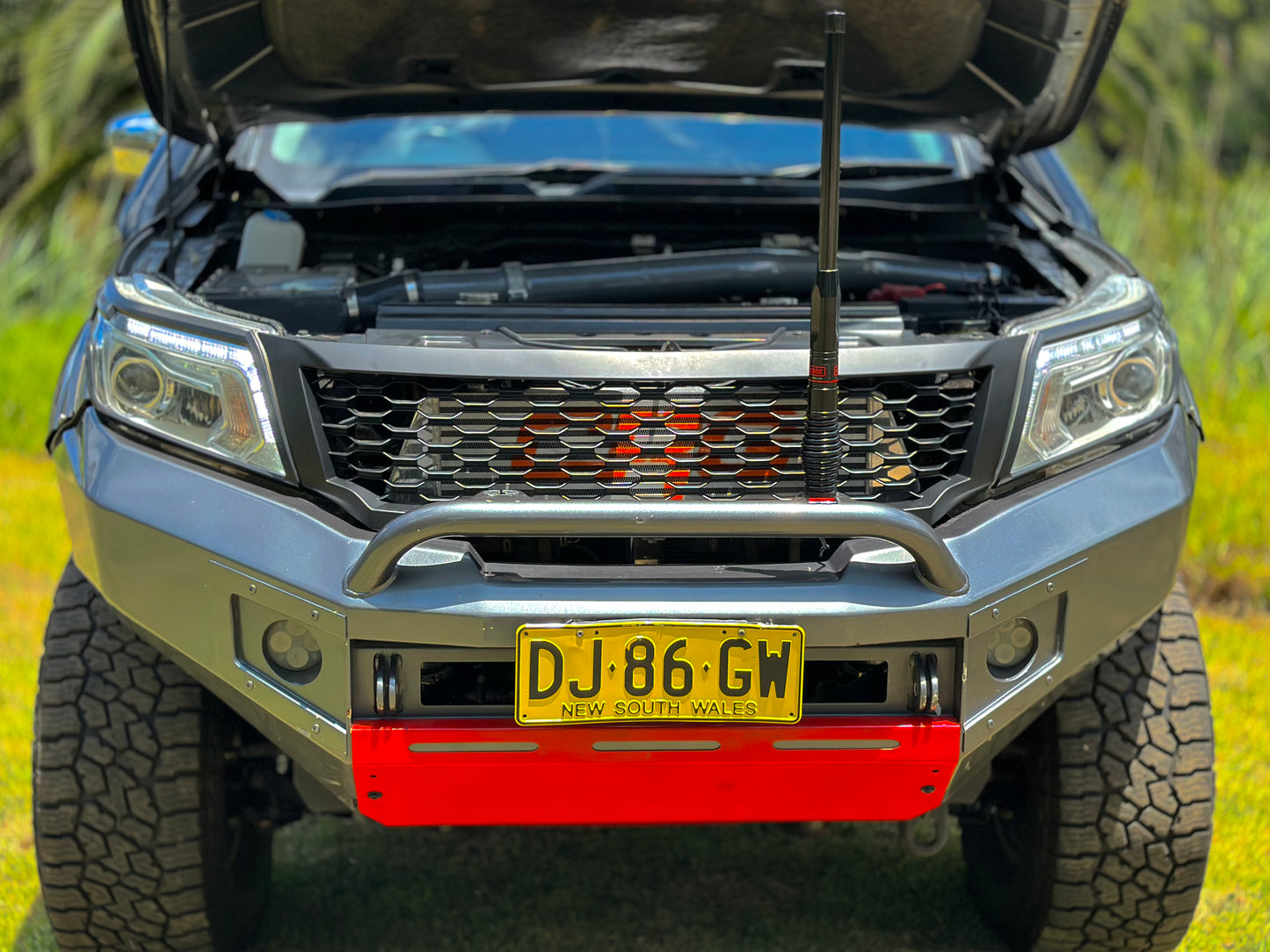 NISSAN NAVARA NP300 D23 MESH ROBUST GRILL - SUITS 2015-2020 - AFTERMARKET